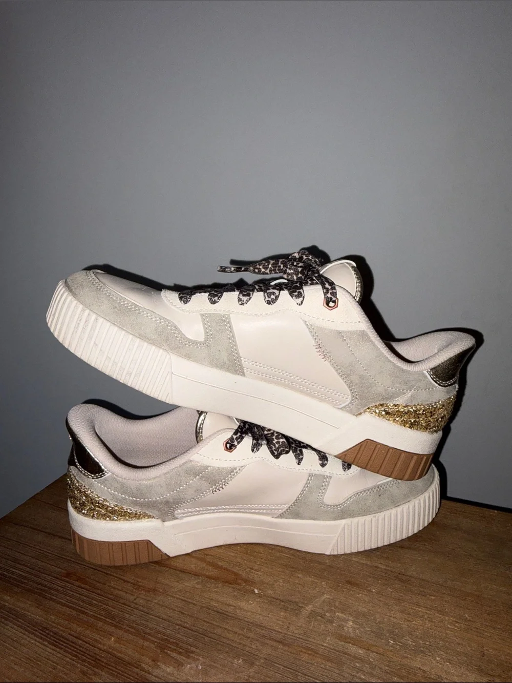Skechers Women's Cream & Gold Glitter Low-Top Sneakers Size 10